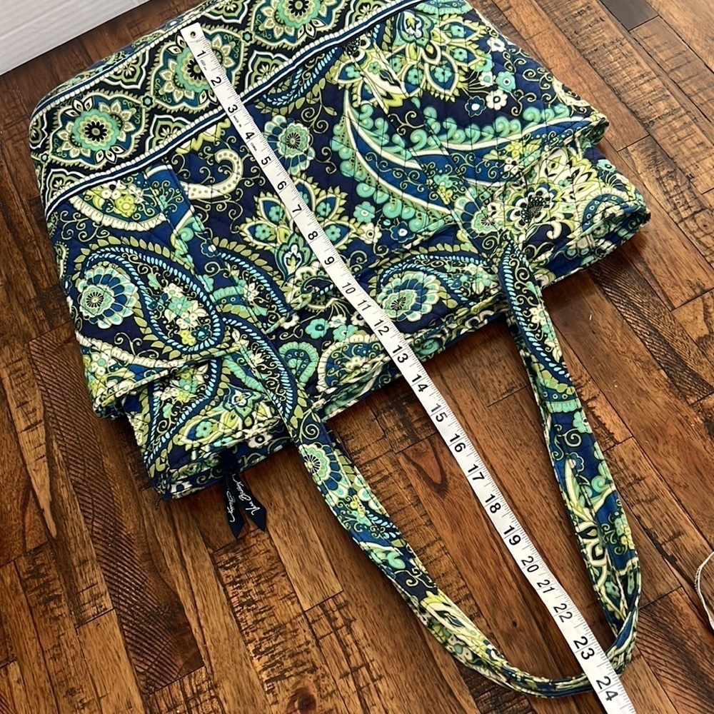 Vera Bradley Tote Bag Cloth Quilted Floral Blue and Green with zipper closure - Picture 15 of 15